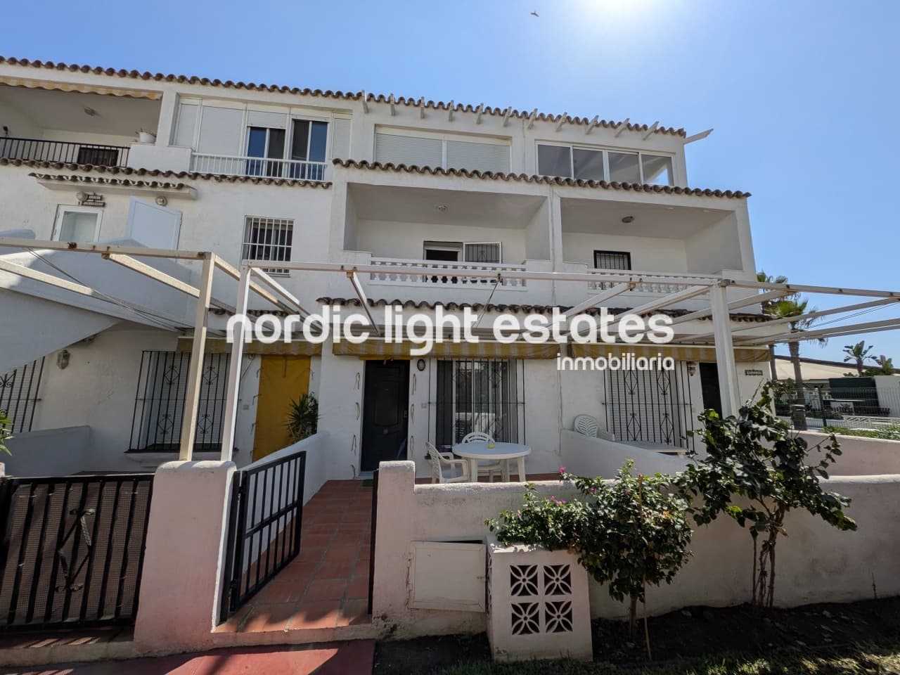 3 soveværelse Semi-Rækkehus til salg i Torrox-Costa med swimmingpool - € 599.000 (Ref: 9319626)