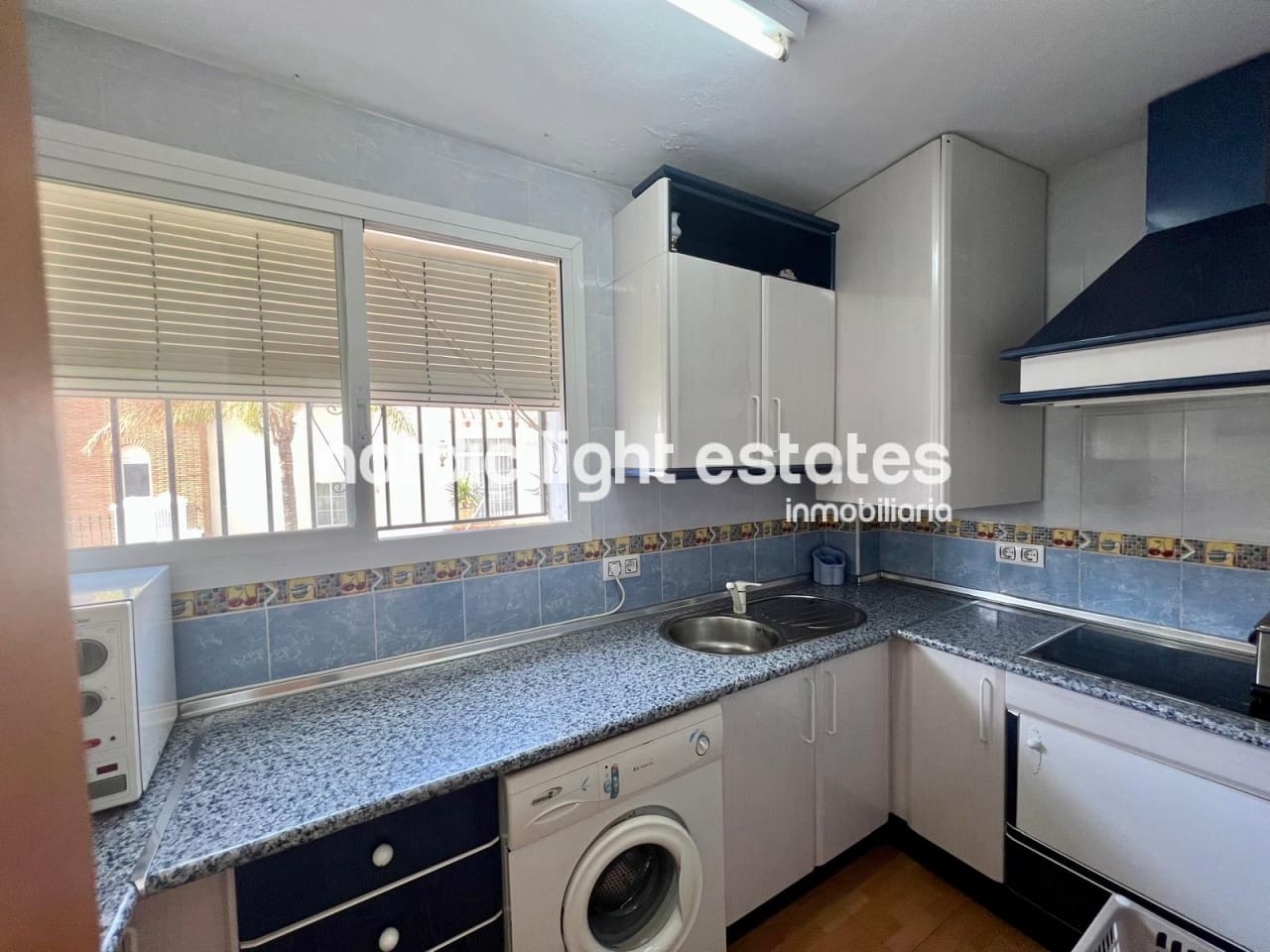 2 soverom Leilighet til salgs i Nerja med svømmebasseng garasje - € 279 000 (Ref: 9336886)