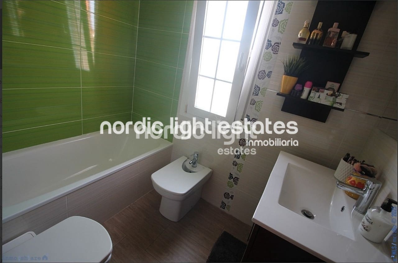 3 bedroom Flat for sale in Caleta de Velez - € 289,000 (Ref: 9336887)