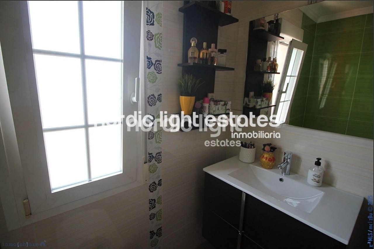 3 bedroom Flat for sale in Caleta de Velez - € 289,000 (Ref: 9336887)