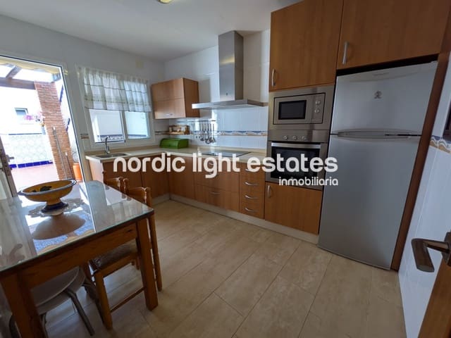 4 soveværelse Semi-Rækkehus til salg i Nerja med swimmingpool - € 365.000 (Ref: 9340008)