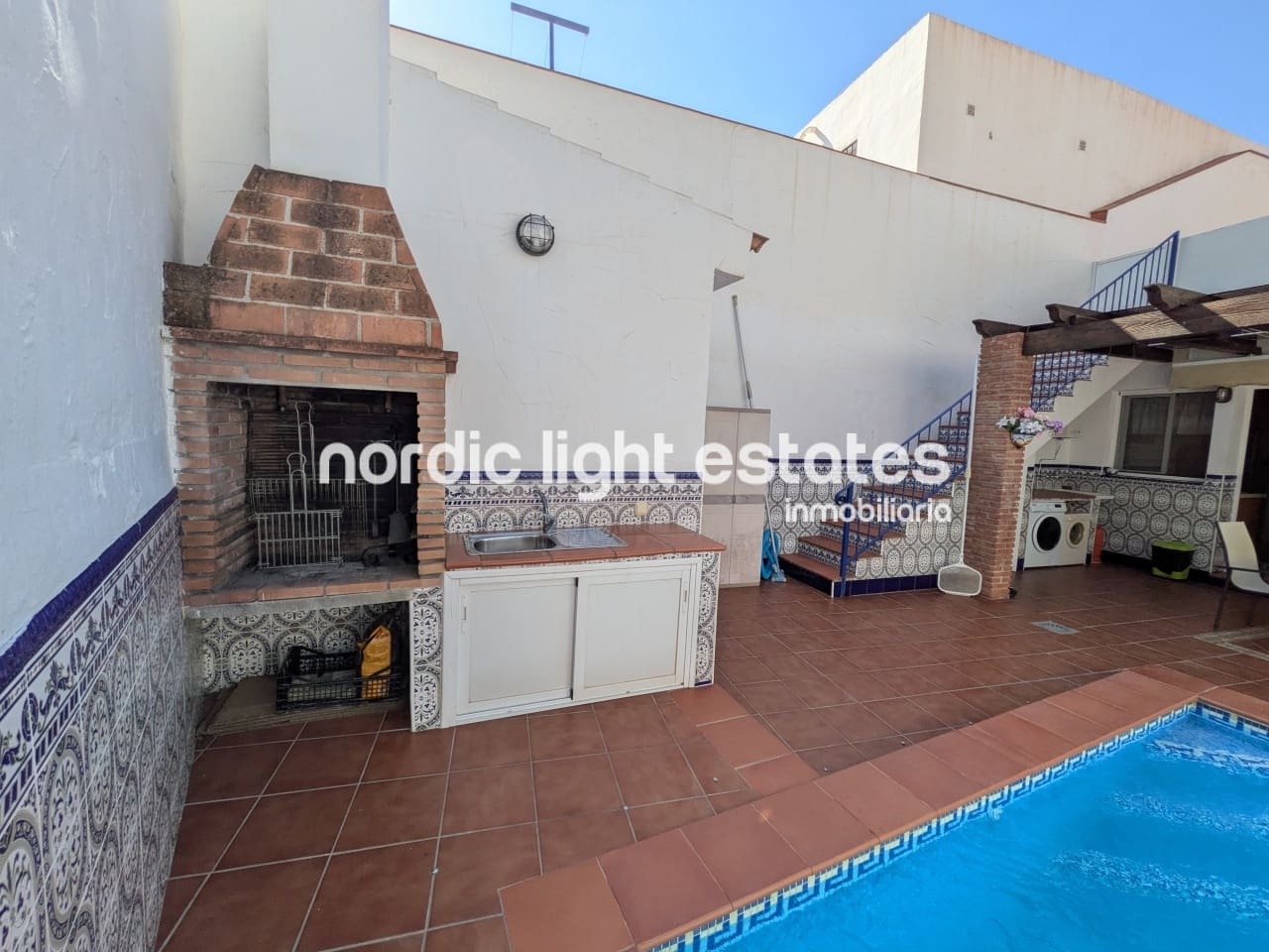 4 sypialnia Dom blizniak na sprzedaż w Nerja z basenem - 365 000 € (Ref: 9340008)