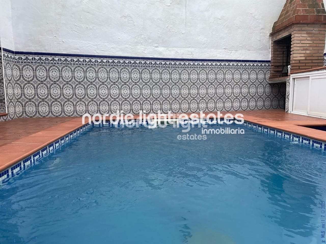 4 sypialnia Dom blizniak na sprzedaż w Nerja z basenem - 365 000 € (Ref: 9340008)