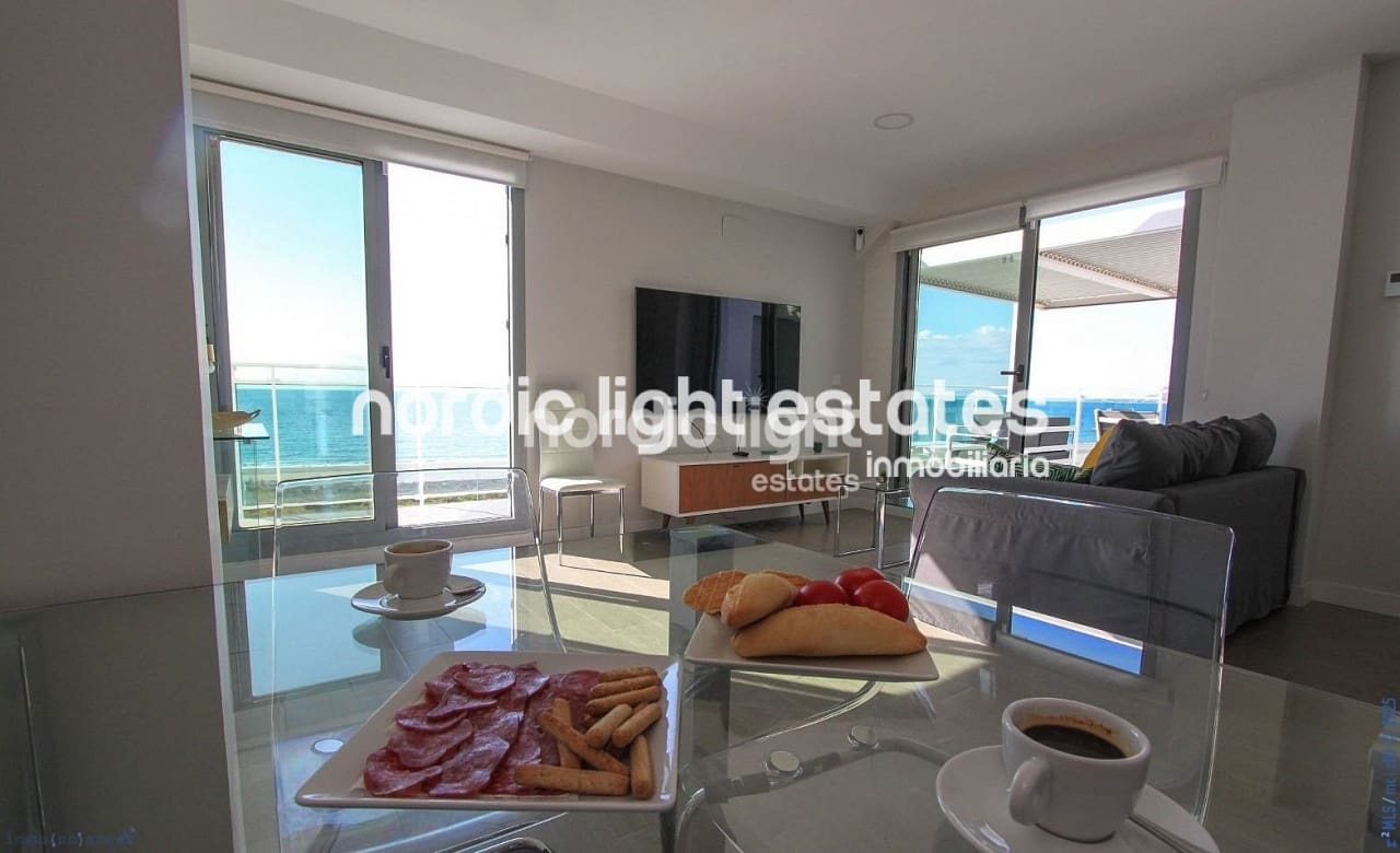 2 soveværelse Penthouse til salg i Torrox-Costa med swimmingpool garage - € 850.000 (Ref: 9362964)