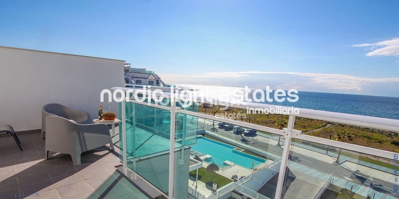 2 soveværelse Penthouse til salg i Torrox-Costa med swimmingpool garage - € 850.000 (Ref: 9362964)