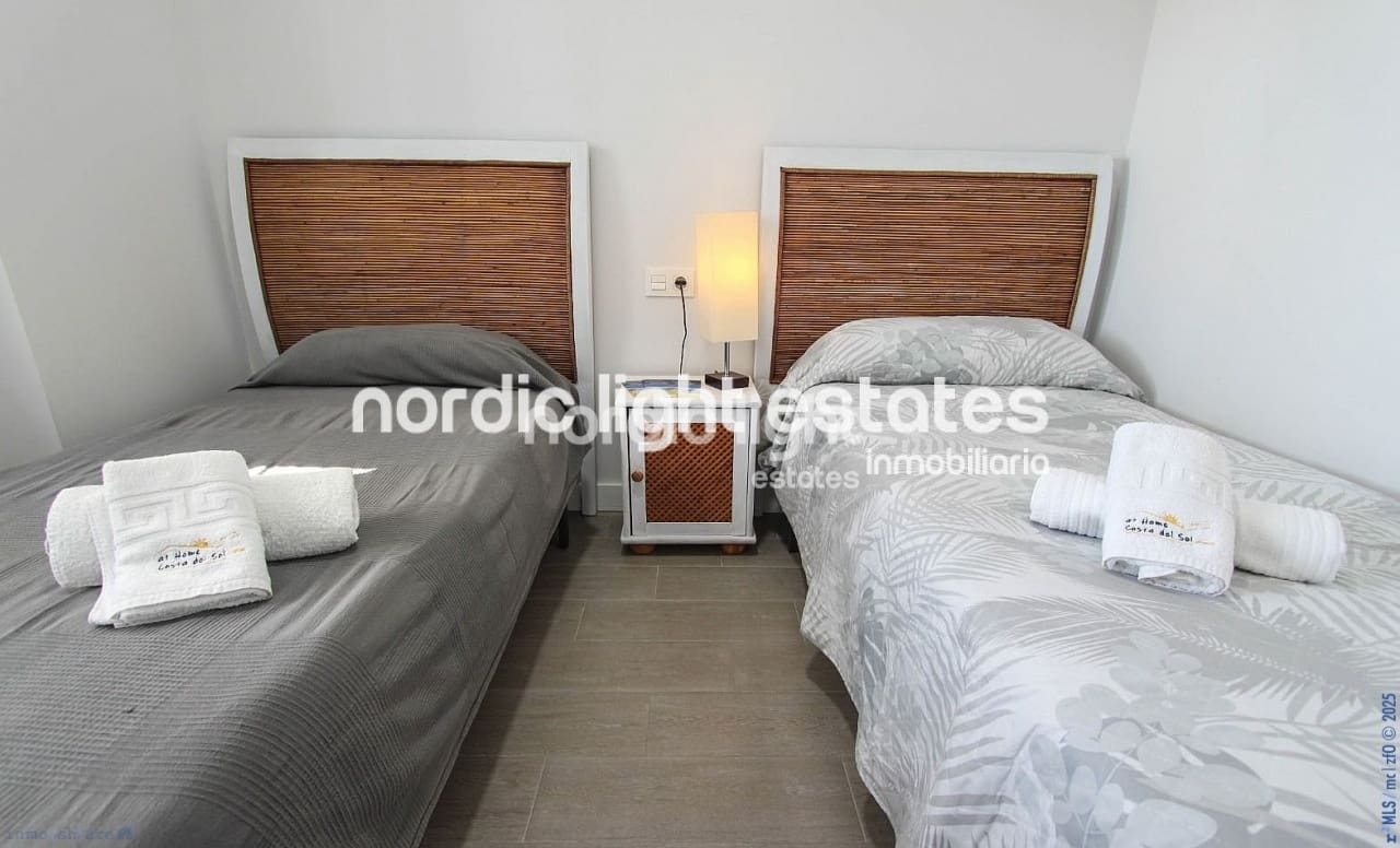 2 soveværelse Penthouse til salg i Torrox-Costa med swimmingpool garage - € 850.000 (Ref: 9362964)