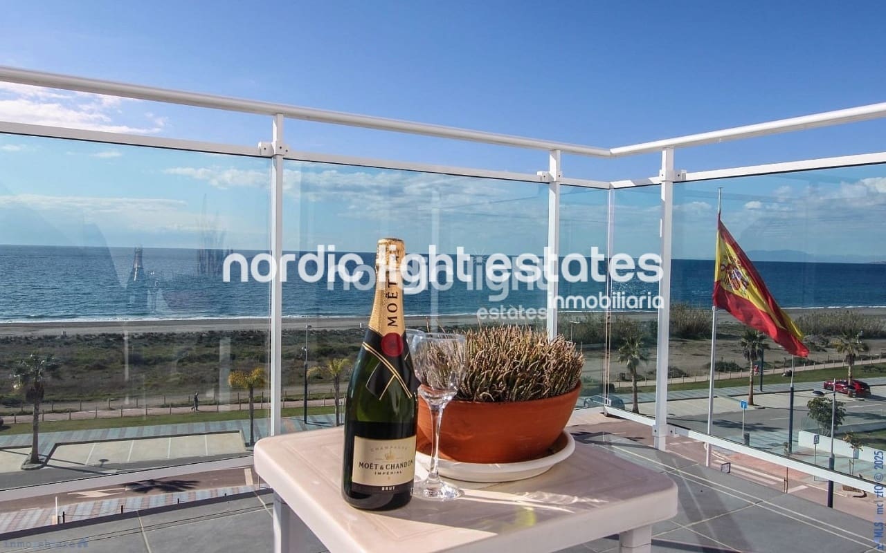 2 soveværelse Penthouse til salg i Torrox-Costa med swimmingpool garage - € 850.000 (Ref: 9362964)