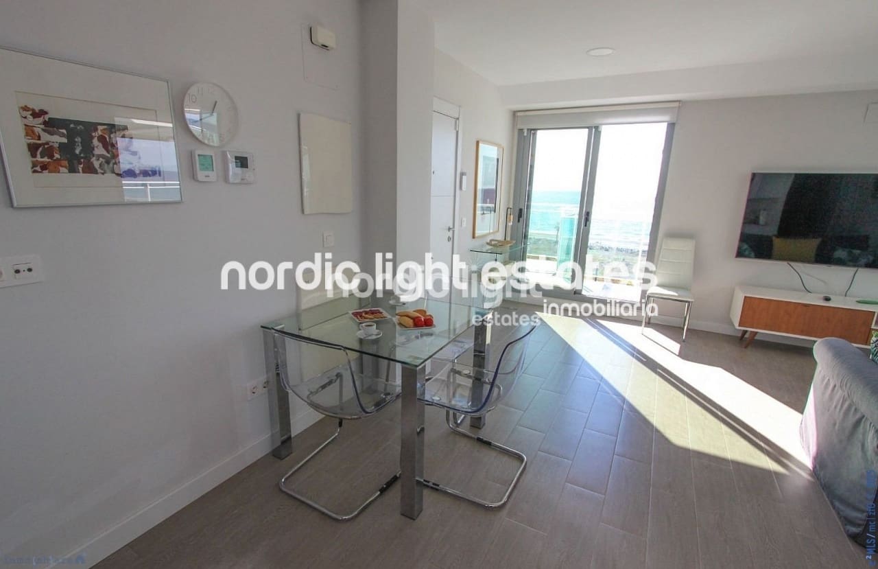 2 soveværelse Penthouse til salg i Torrox-Costa med swimmingpool garage - € 850.000 (Ref: 9362964)