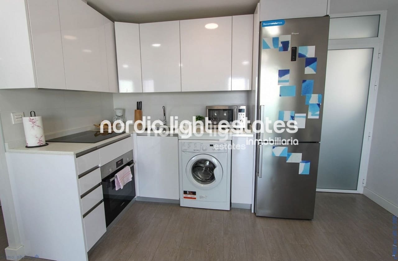 2 soveværelse Penthouse til salg i Torrox-Costa med swimmingpool garage - € 850.000 (Ref: 9362964)