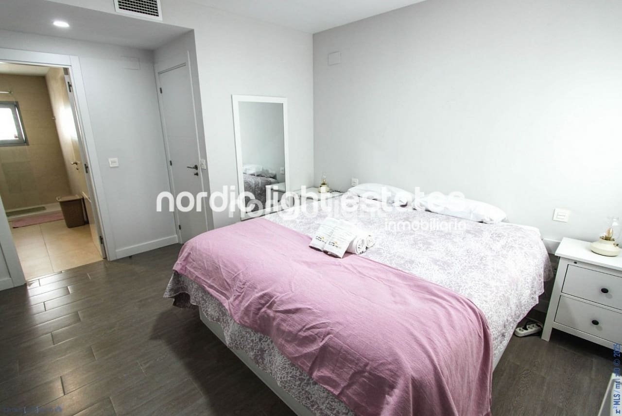 2 soveværelse Penthouse til salg i Torrox-Costa med swimmingpool garage - € 850.000 (Ref: 9362964)