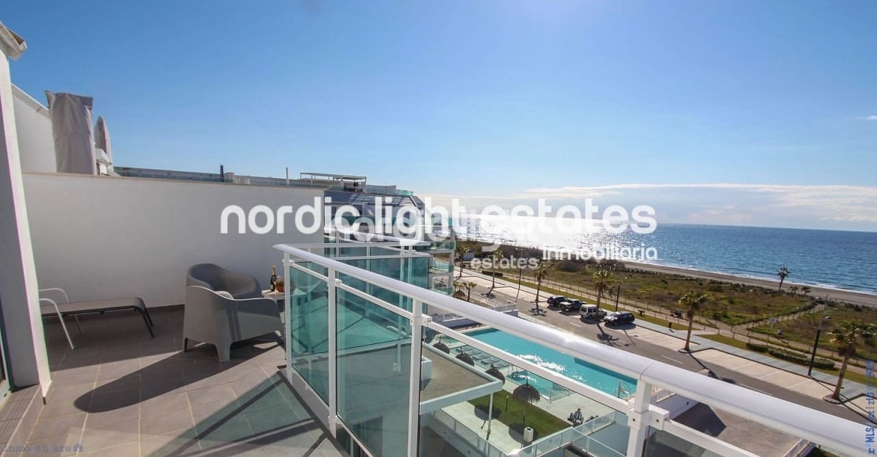 2 soveværelse Penthouse til salg i Torrox-Costa med swimmingpool garage - € 850.000 (Ref: 9362964)