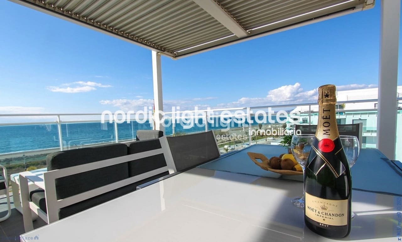 2 soveværelse Penthouse til salg i Torrox-Costa med swimmingpool garage - € 850.000 (Ref: 9362964)