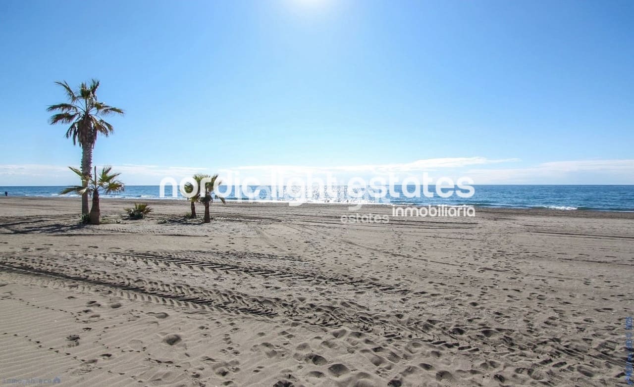 2 soveværelse Penthouse til salg i Torrox-Costa med swimmingpool garage - € 850.000 (Ref: 9362964)