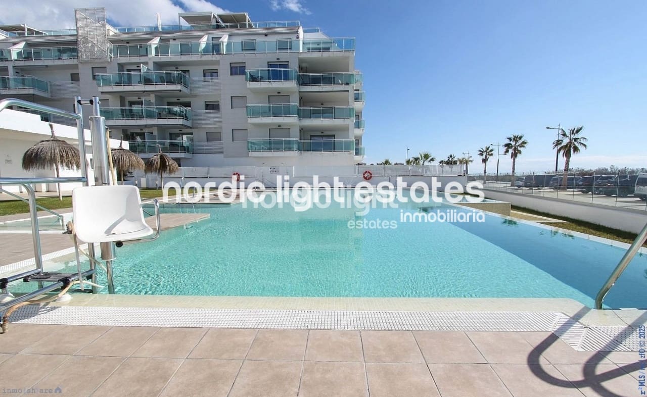 2 soveværelse Penthouse til salg i Torrox-Costa med swimmingpool garage - € 850.000 (Ref: 9362964)