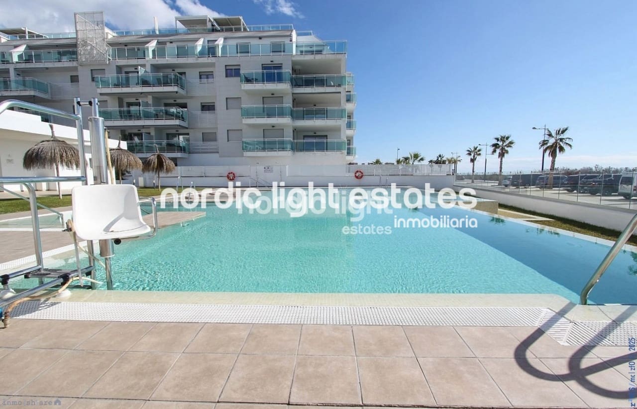 2 soveværelse Penthouse til salg i Torrox-Costa med swimmingpool garage - € 850.000 (Ref: 9362964)