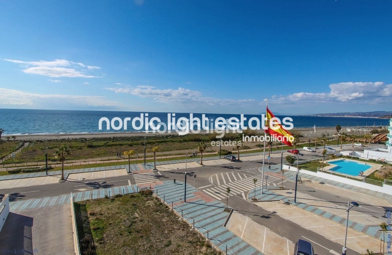 2 soveværelse Penthouse til salg i Torrox-Costa med swimmingpool garage - € 850.000 (Ref: 9362964)