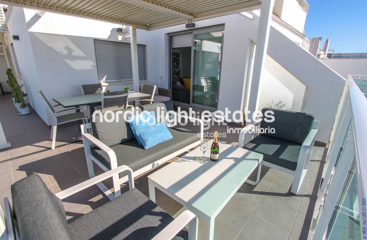 2 soveværelse Penthouse til salg i Torrox-Costa med swimmingpool garage - € 850.000 (Ref: 9362964)