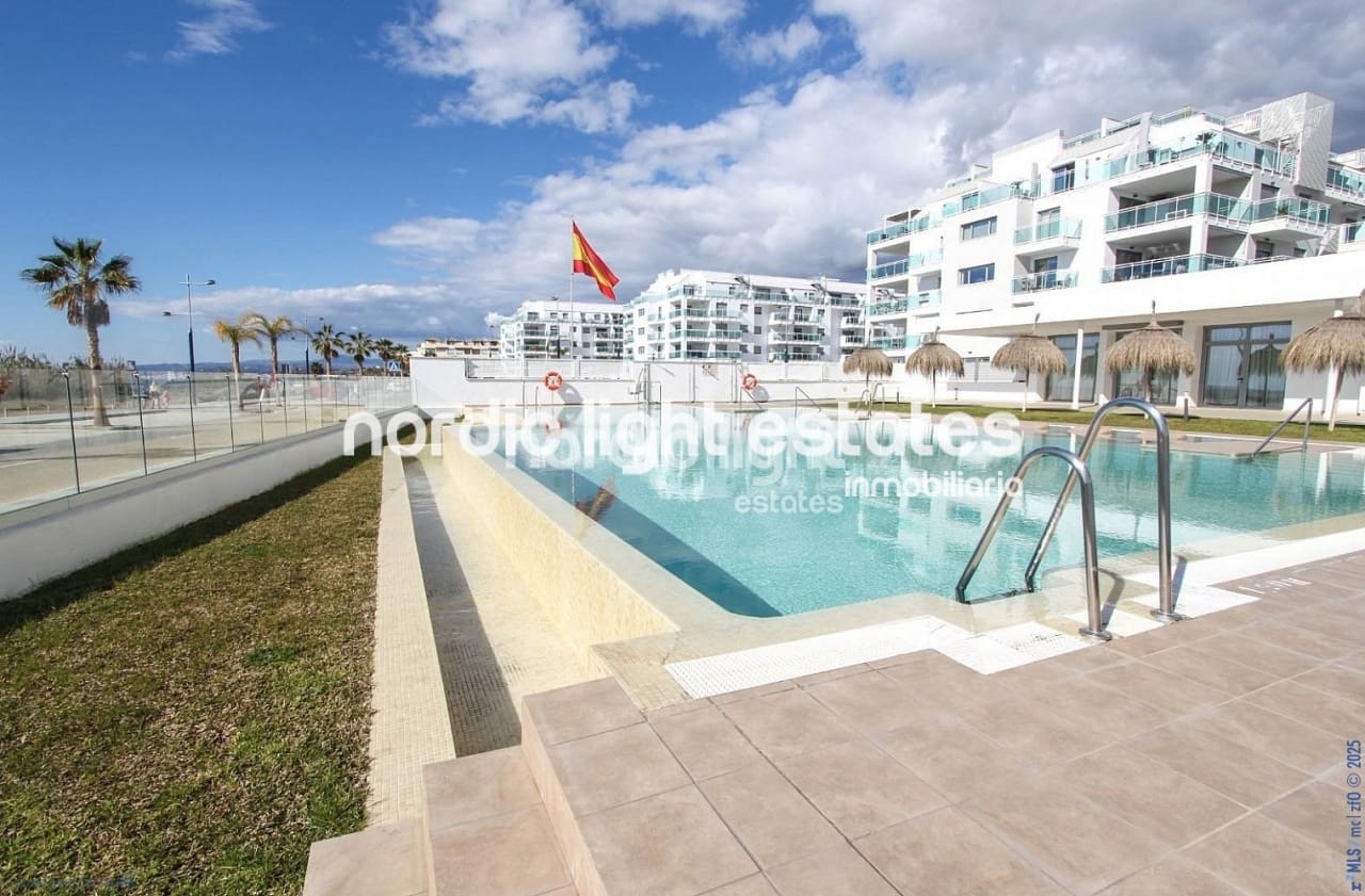 2 soveværelse Penthouse til salg i Torrox-Costa med swimmingpool garage - € 850.000 (Ref: 9362964)
