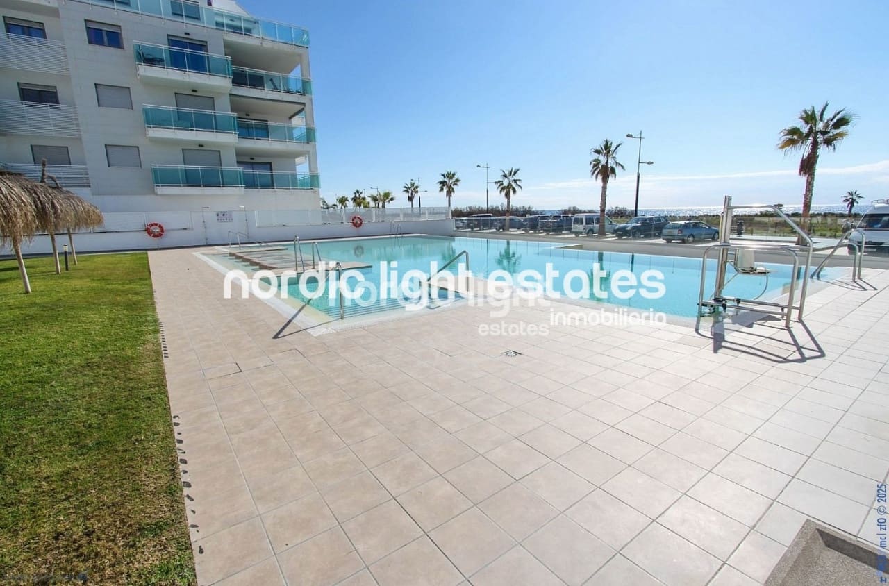 2 soveværelse Penthouse til salg i Torrox-Costa med swimmingpool garage - € 850.000 (Ref: 9362964)