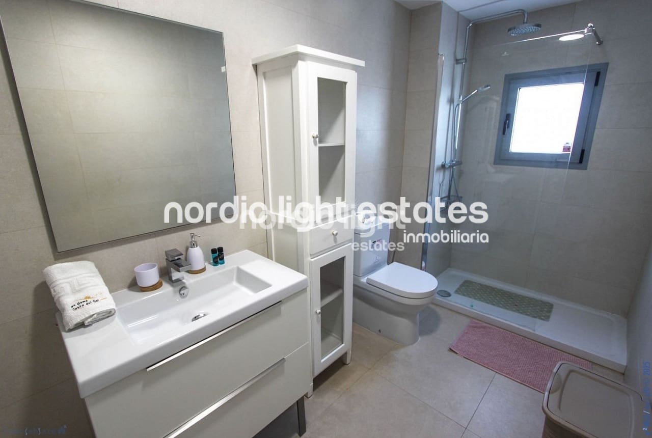 2 soveværelse Penthouse til salg i Torrox-Costa med swimmingpool garage - € 850.000 (Ref: 9362964)