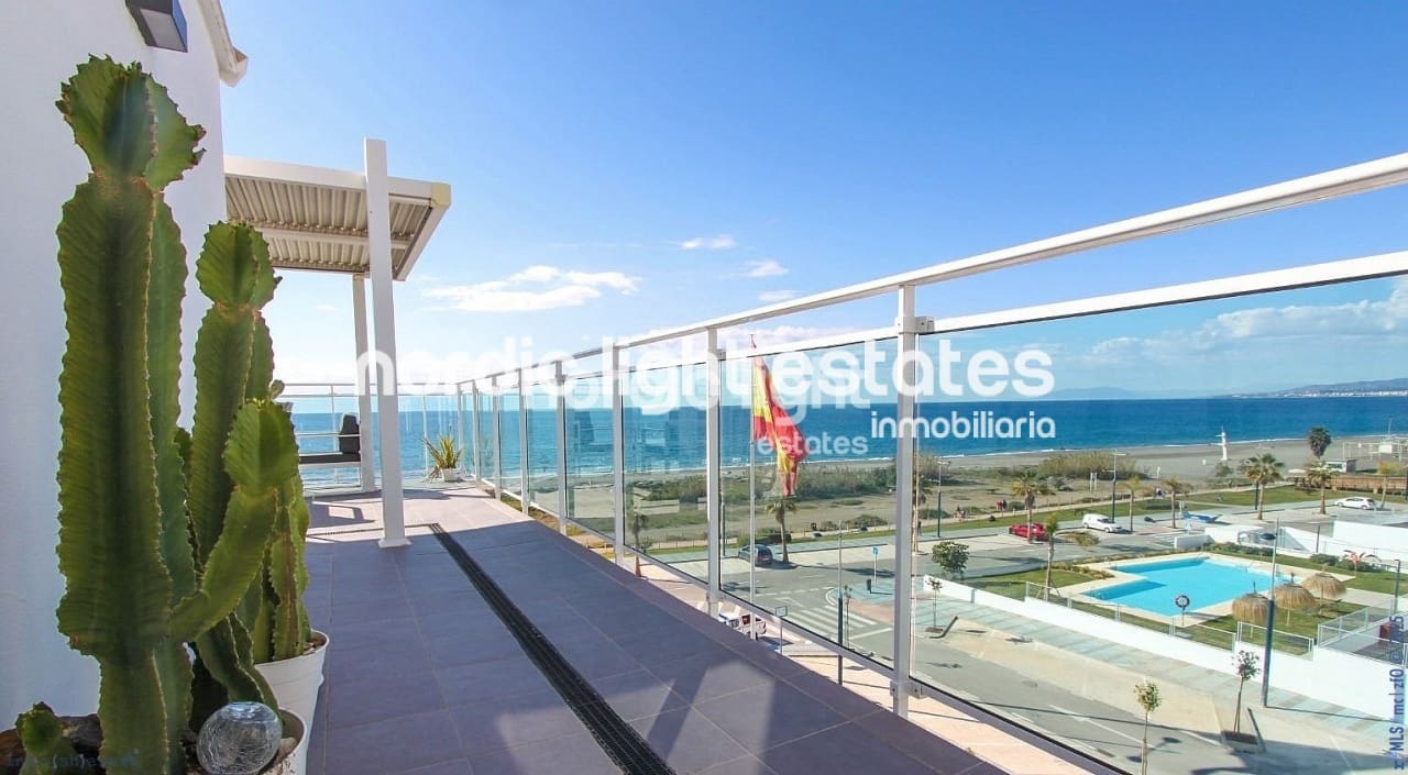 2 soveværelse Penthouse til salg i Torrox-Costa med swimmingpool garage - € 850.000 (Ref: 9362964)