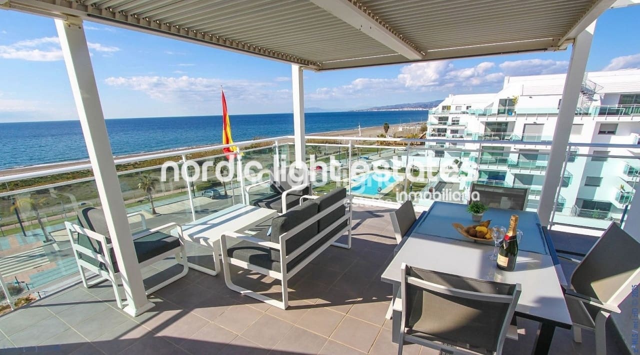 2 soveværelse Penthouse til salg i Torrox-Costa med swimmingpool garage - € 850.000 (Ref: 9362964)