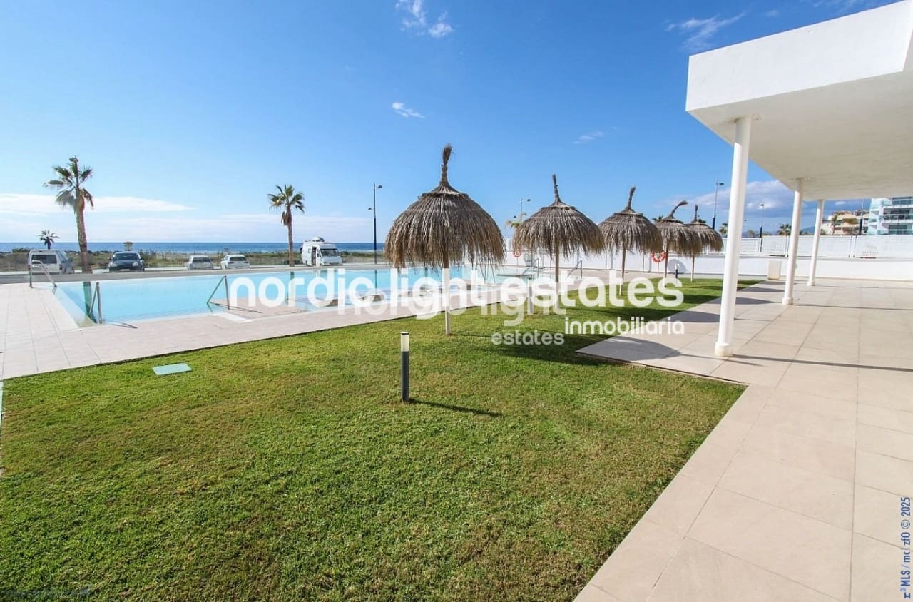 2 soveværelse Penthouse til salg i Torrox-Costa med swimmingpool garage - € 850.000 (Ref: 9362964)