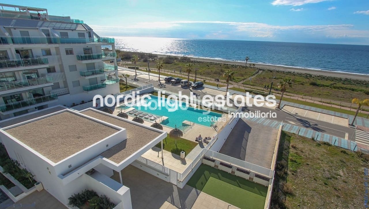 2 soveværelse Penthouse til salg i Torrox-Costa med swimmingpool garage - € 850.000 (Ref: 9362964)