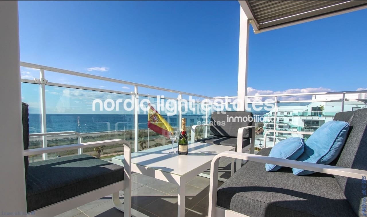 2 soveværelse Penthouse til salg i Torrox-Costa med swimmingpool garage - € 850.000 (Ref: 9362964)