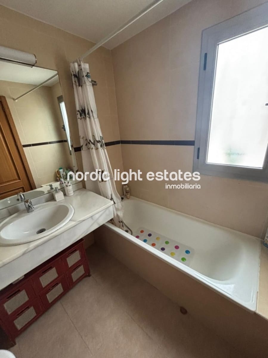 3 bedroom Apartment for sale in Rincon de la Victoria with pool garage - € 399,000 (Ref: 9369220)