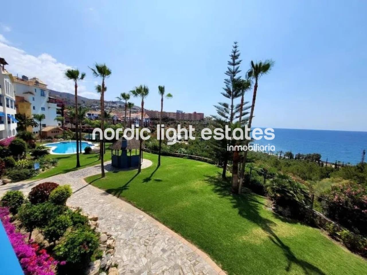 2 bedroom Apartment for sale in Almunecar with pool garage - € 390,000 (Ref: 9371123)