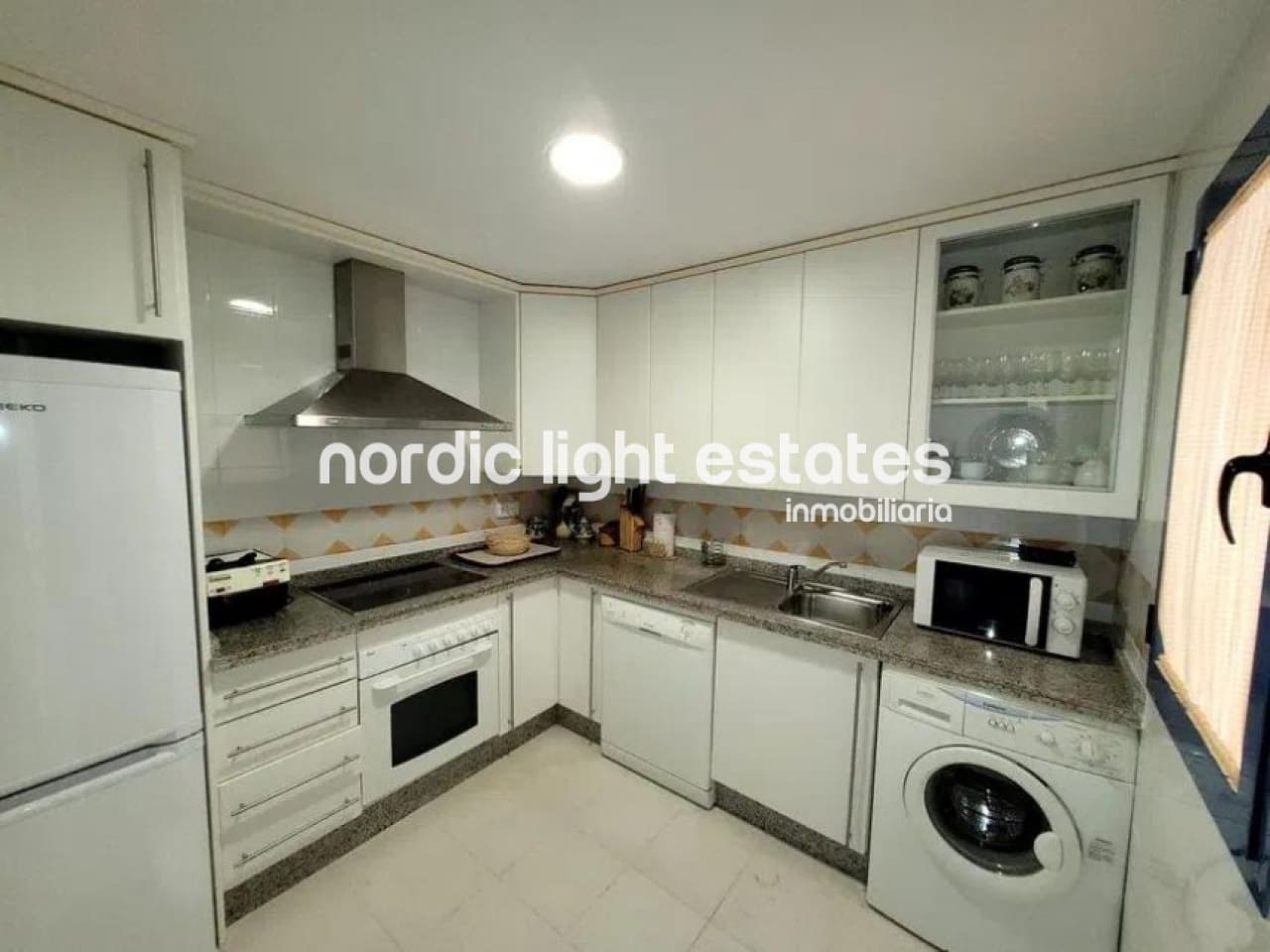 2 bedroom Apartment for sale in Almunecar with pool garage - € 390,000 (Ref: 9371123)