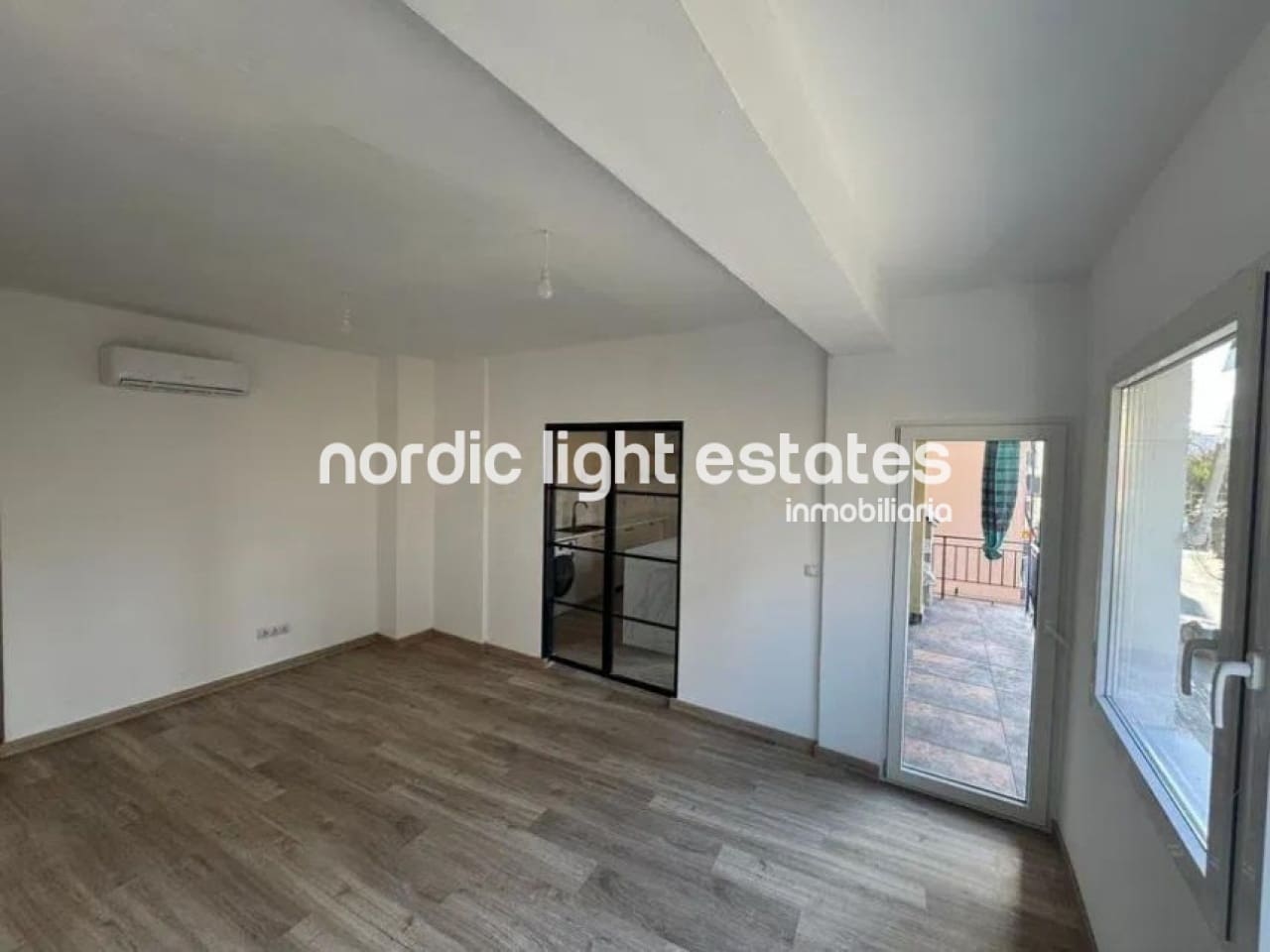 4 bedroom Flat for sale in Malaga city - € 414,000 (Ref: 9386428)