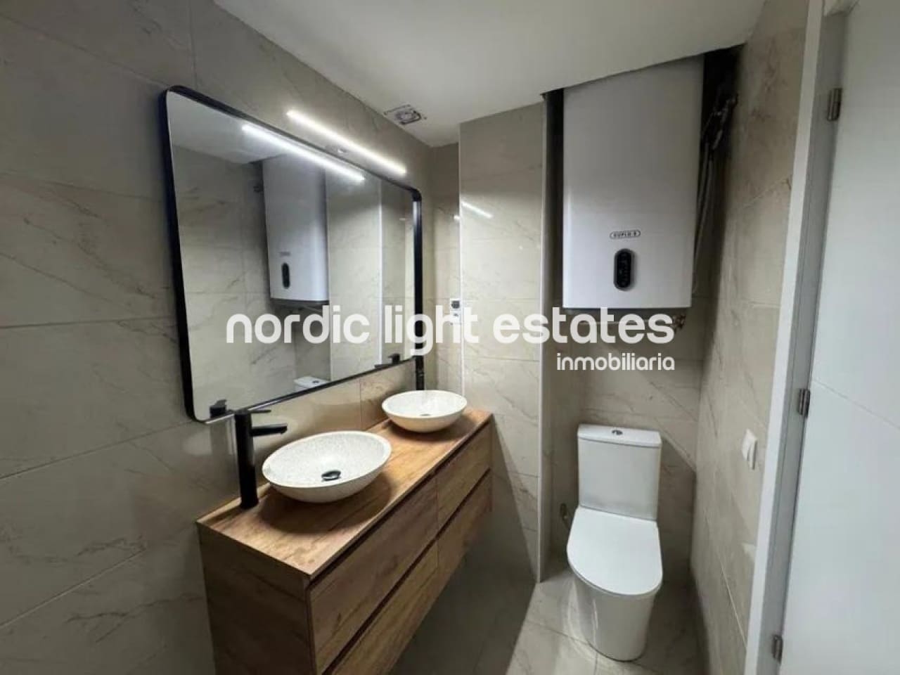 4 bedroom Flat for sale in Malaga city - € 414,000 (Ref: 9386428)