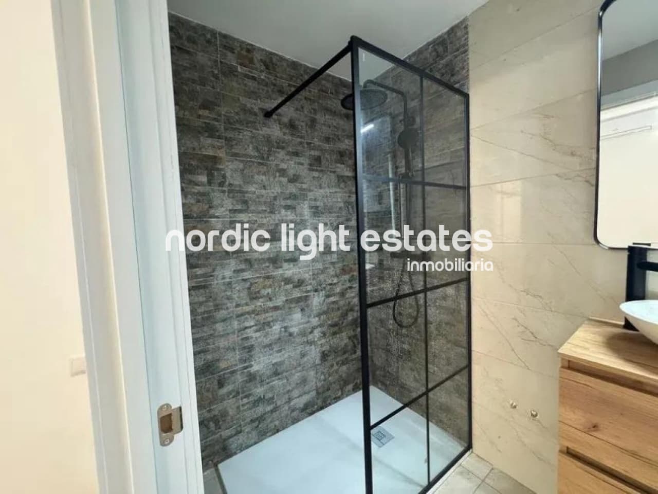 4 bedroom Flat for sale in Malaga city - € 414,000 (Ref: 9386428)