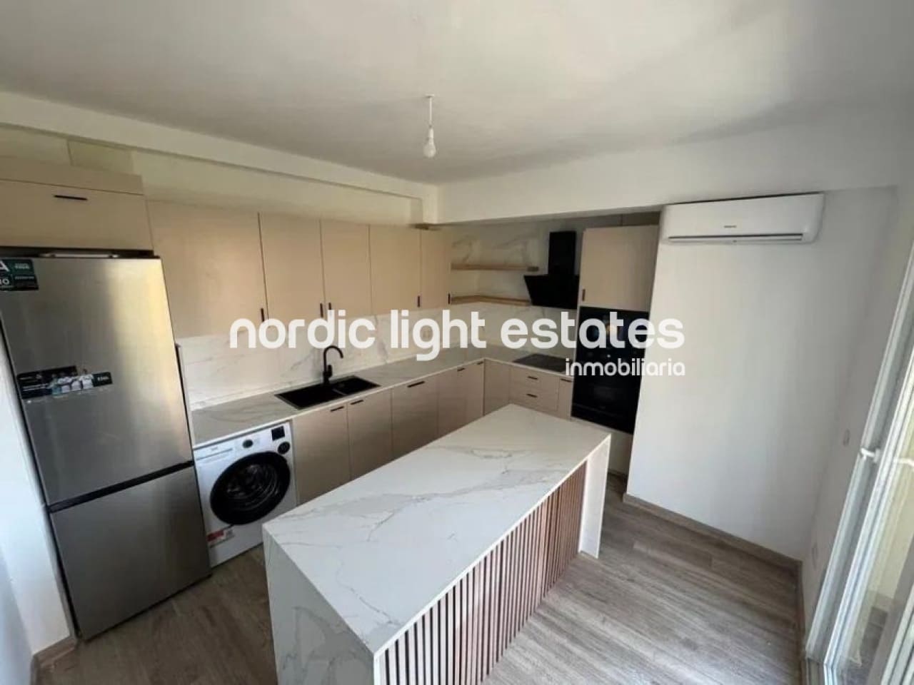 4 bedroom Flat for sale in Malaga city - € 414,000 (Ref: 9386428)