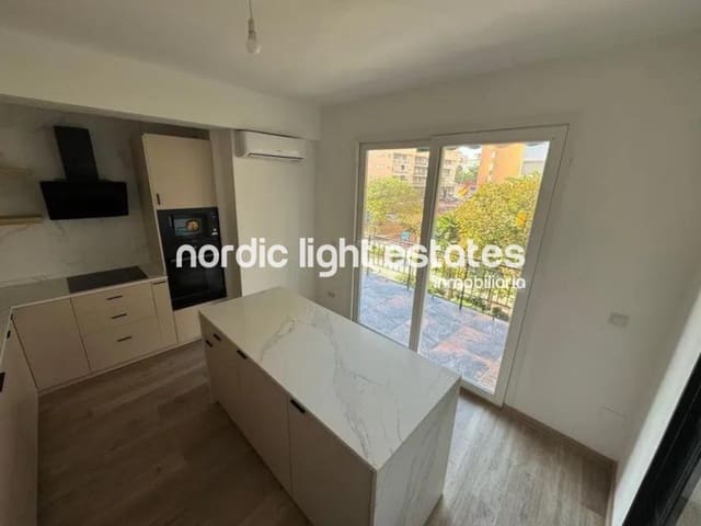 4 bedroom Flat for sale in Centro, Málaga city - € 414,000 (Ref: 9386428)