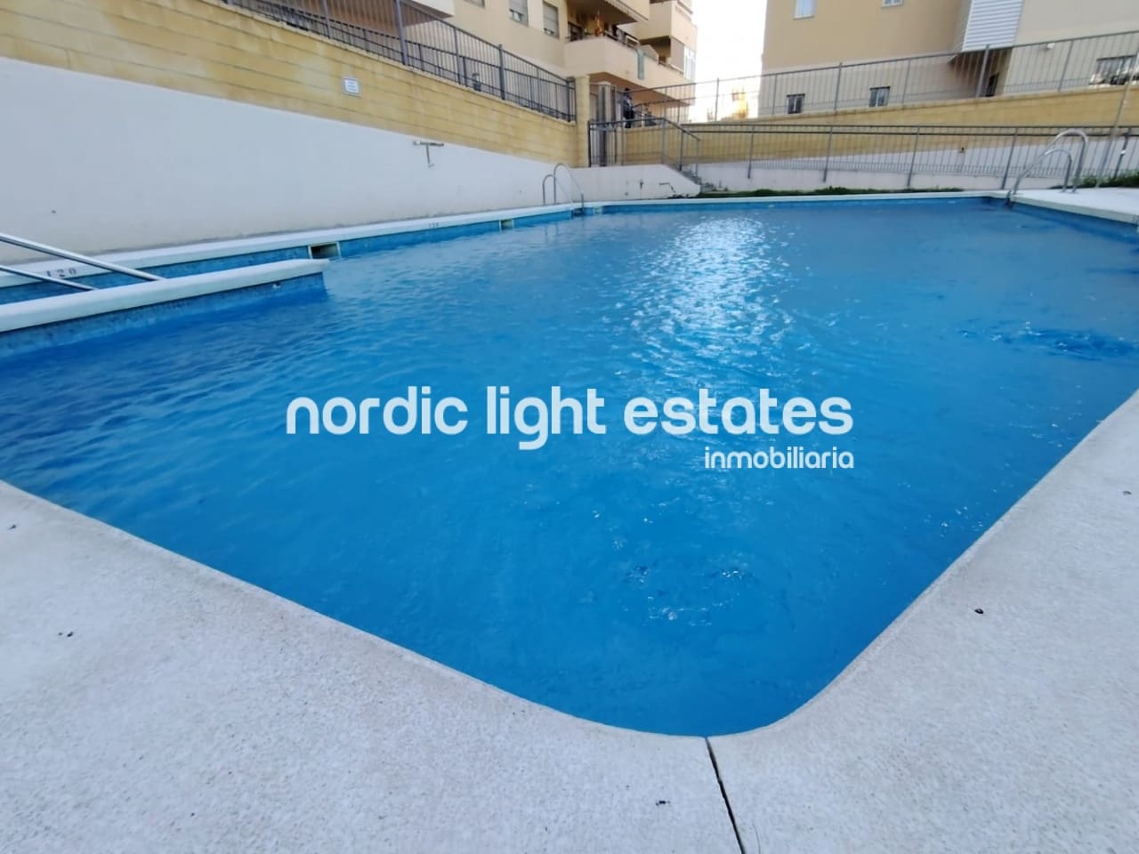1 soverom Penthouse til salgs i Torrox med svømmebasseng garasje - € 205 000 (Ref: 9389975)