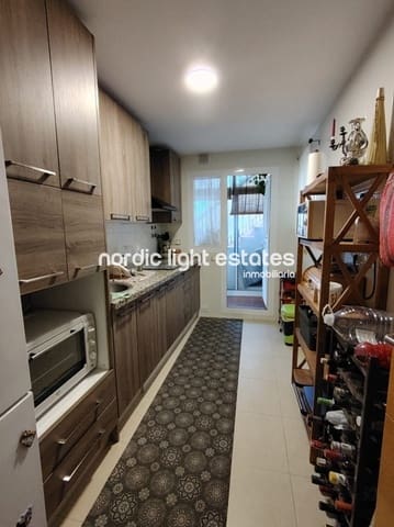 1 soverom Penthouse til salgs i Torrox med svømmebasseng garasje - € 205 000 (Ref: 9389975)