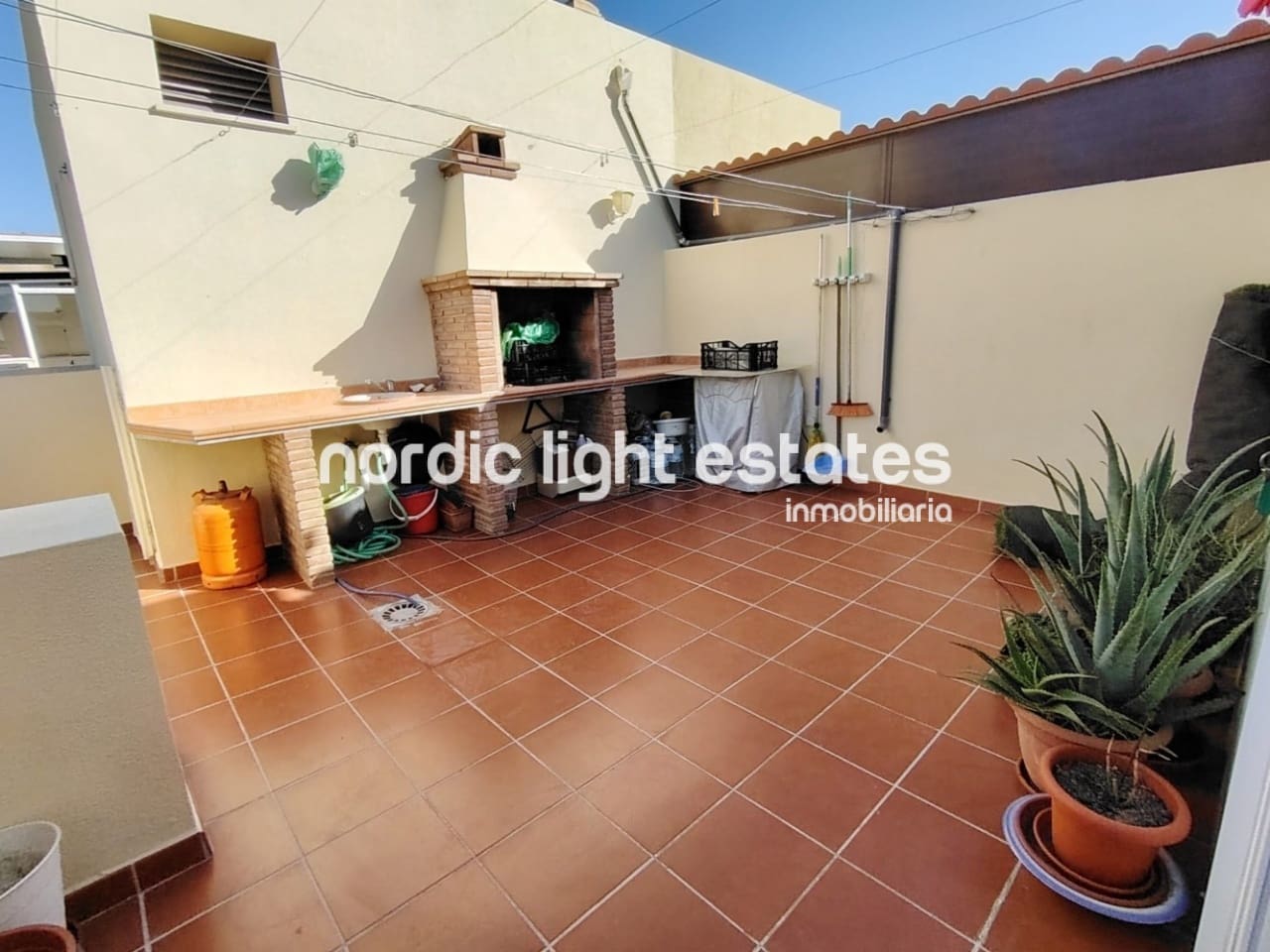 1 soverom Penthouse til salgs i Torrox med svømmebasseng garasje - € 205 000 (Ref: 9389975)