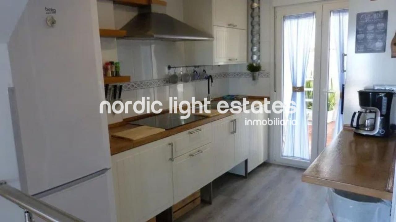 4 makuuhuone Paritalo myytävänä paikassa Chilches mukana 
autotalli - 510 000 € (Ref: 9397797)