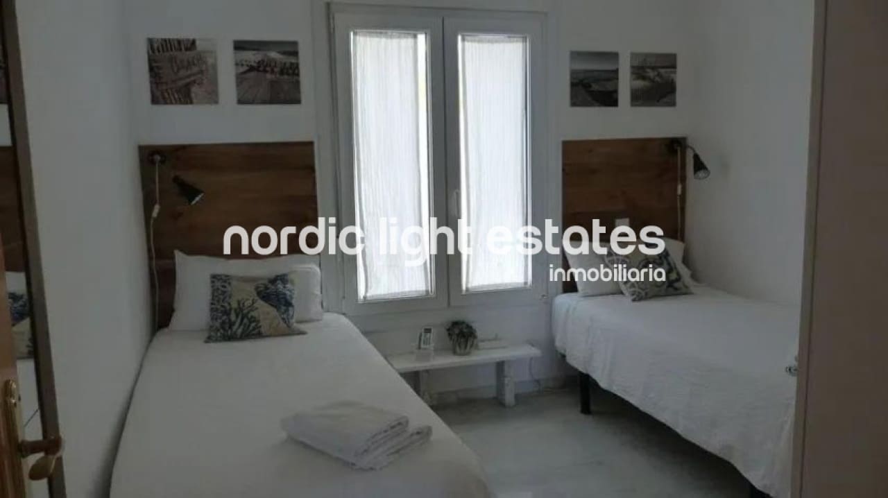 4 makuuhuone Paritalo myytävänä paikassa Chilches mukana 
autotalli - 510 000 € (Ref: 9397797)