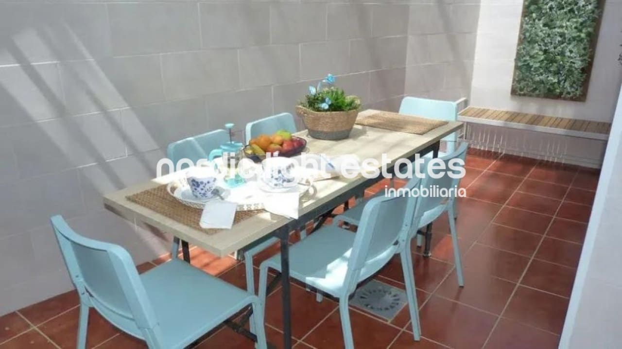 4 makuuhuone Paritalo myytävänä paikassa Chilches mukana 
autotalli - 510 000 € (Ref: 9397797)