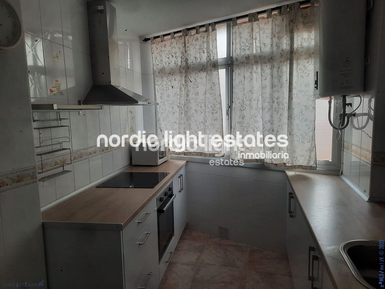 3 makuuhuone Asunto myytävänä paikassa Nerja - 350 000 € (Ref: 9399880)