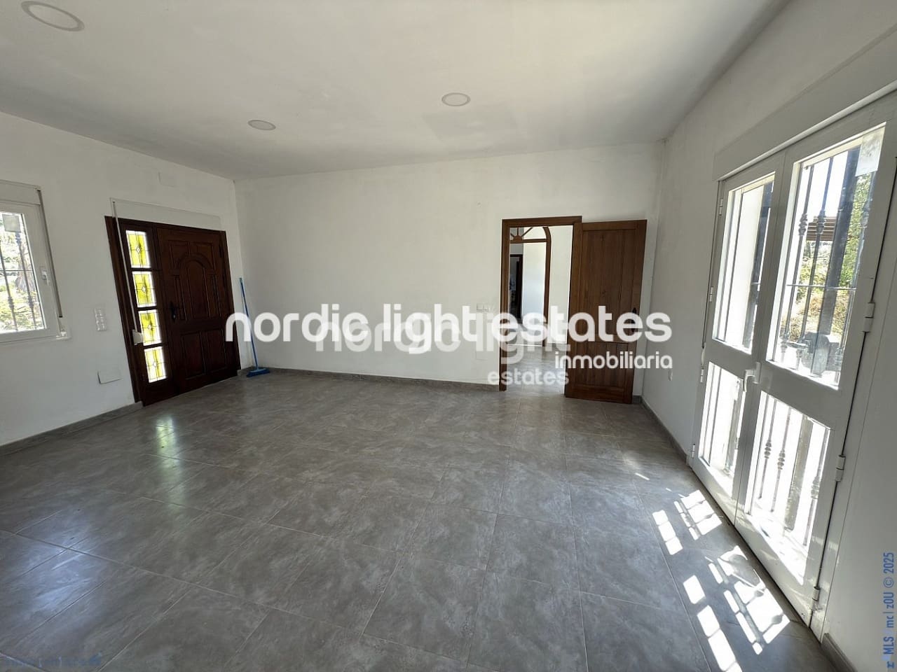 5 soveværelse Finca/Landehus til salg i Cajiz med garage - € 750.000 (Ref: 9400020)