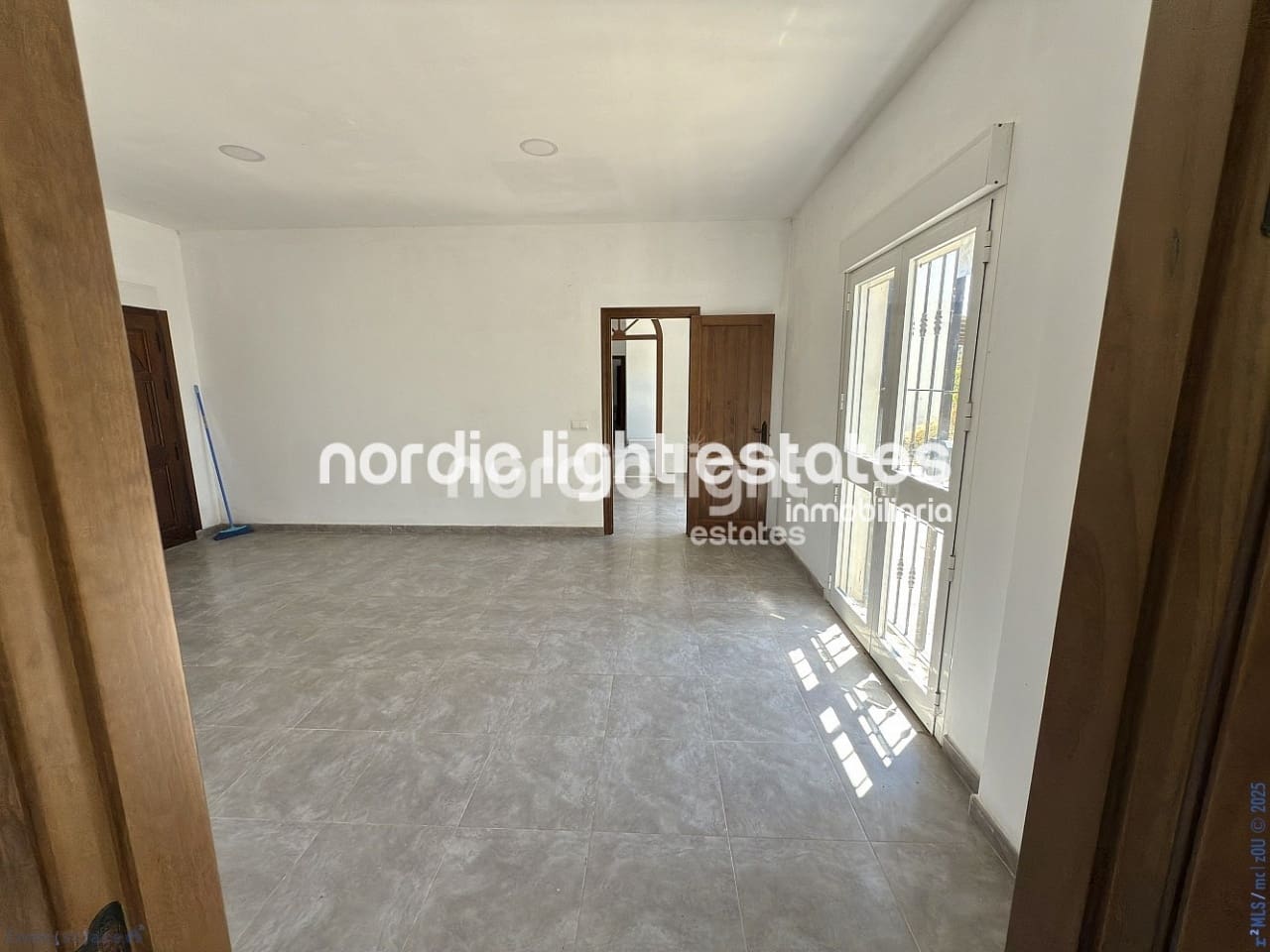 5 soveværelse Finca/Landehus til salg i Cajiz med garage - € 750.000 (Ref: 9400020)