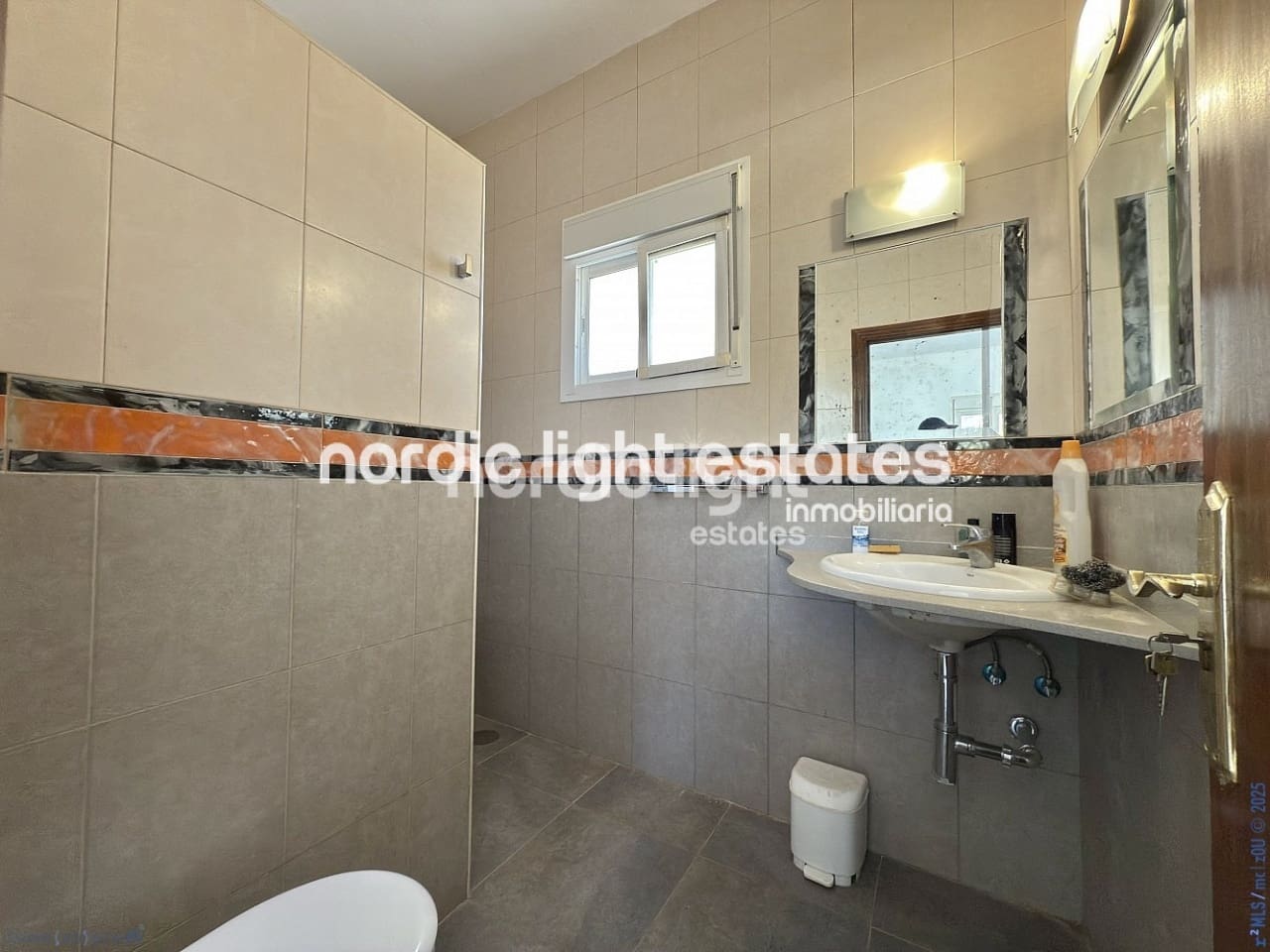 5 soveværelse Finca/Landehus til salg i Cajiz med garage - € 750.000 (Ref: 9400020)