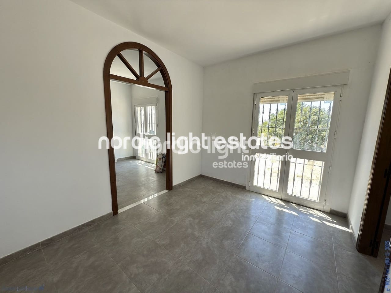 5 soveværelse Finca/Landehus til salg i Cajiz med garage - € 750.000 (Ref: 9400020)