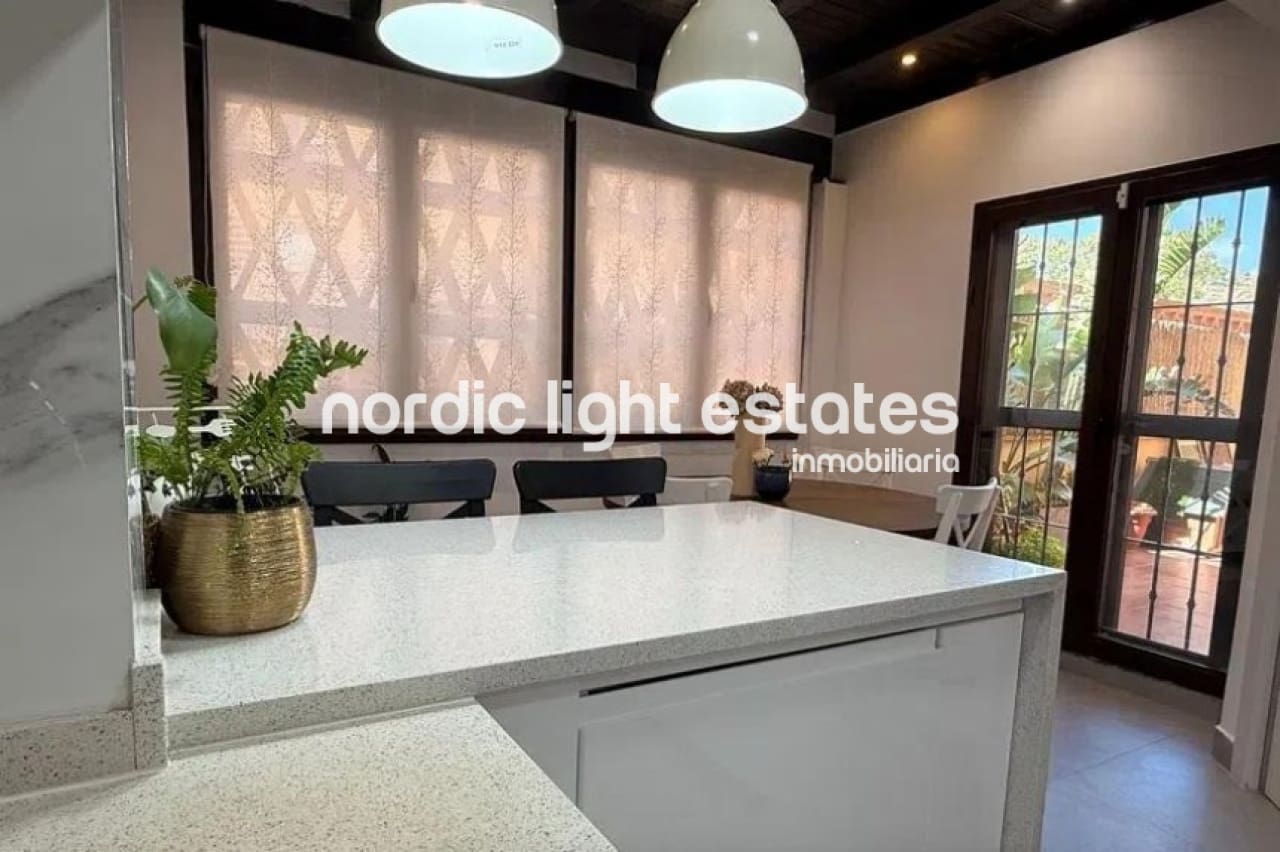 4 bedroom Flat for sale in La Cala del Moral with pool garage - € 415,000 (Ref: 9402703)