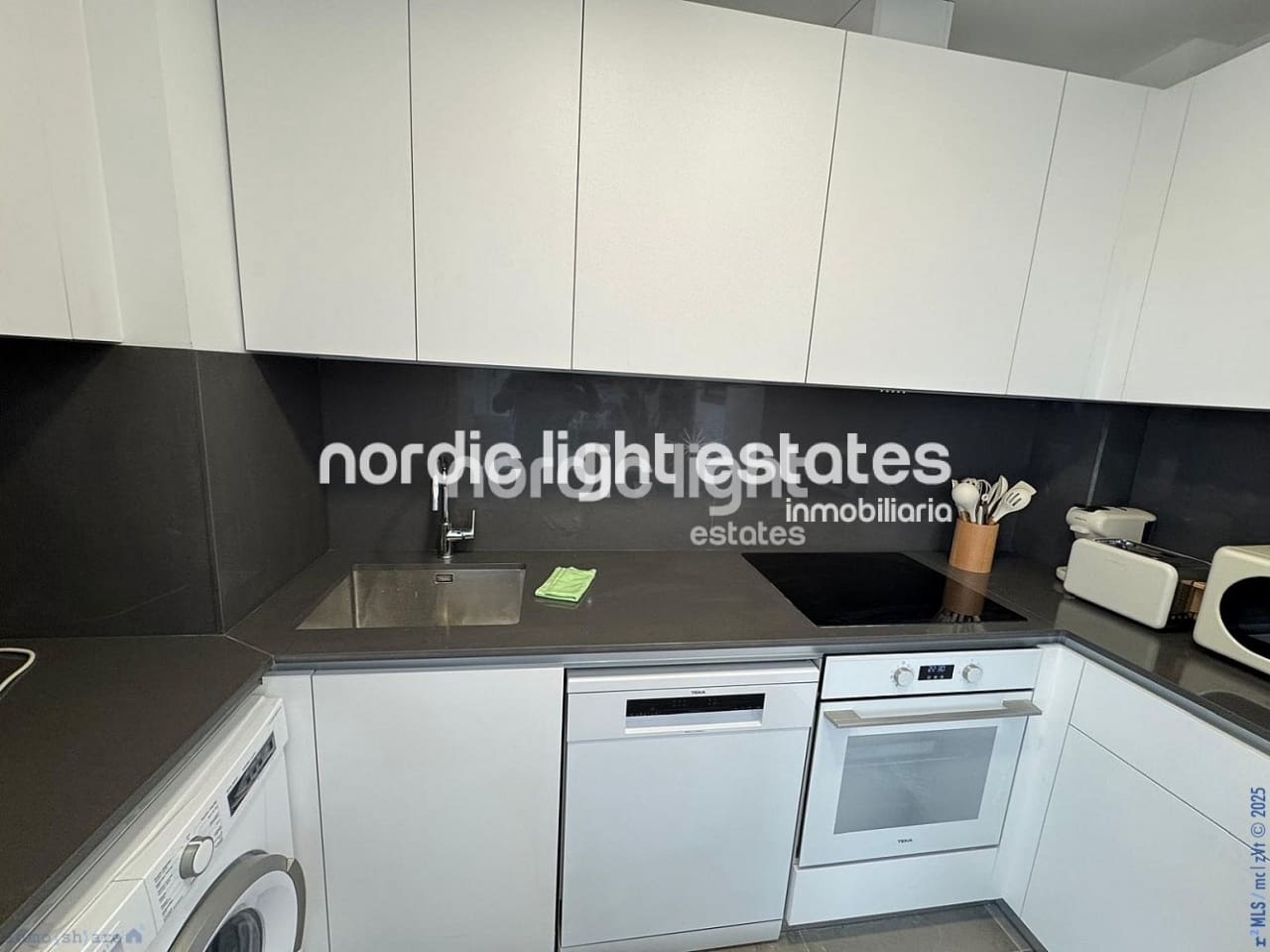 3 soveværelse Lejlighed til salg i Malaga by med swimmingpool garage - € 447.000 (Ref: 9404533)